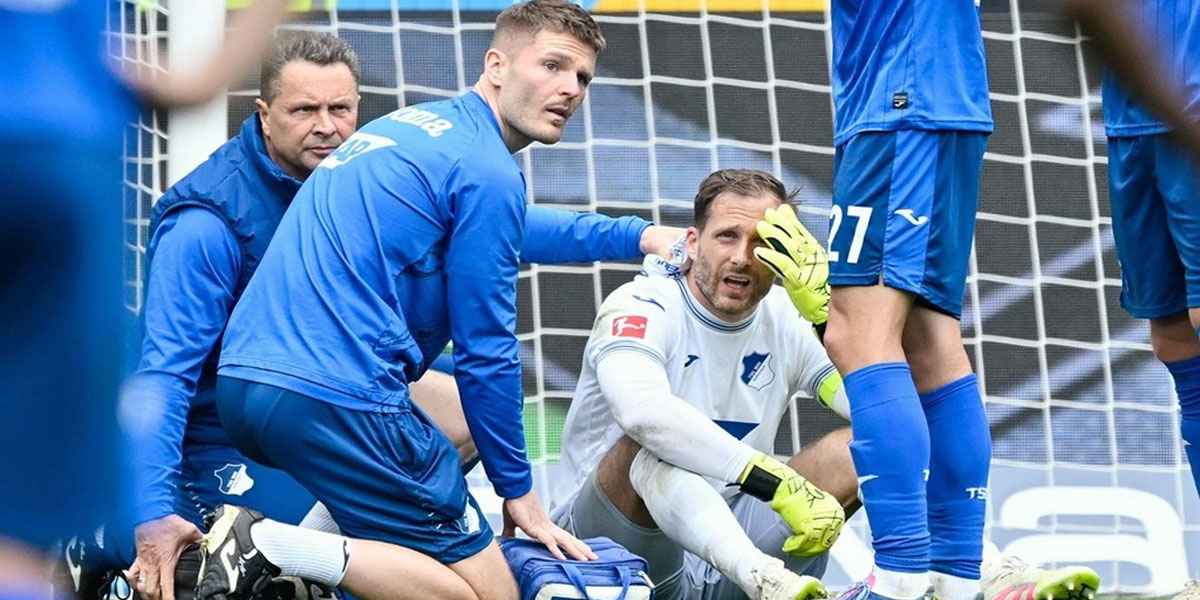 Kiper Hoffenheim Minta Wasit Bertindak Cepat Setelah Gegar Otak